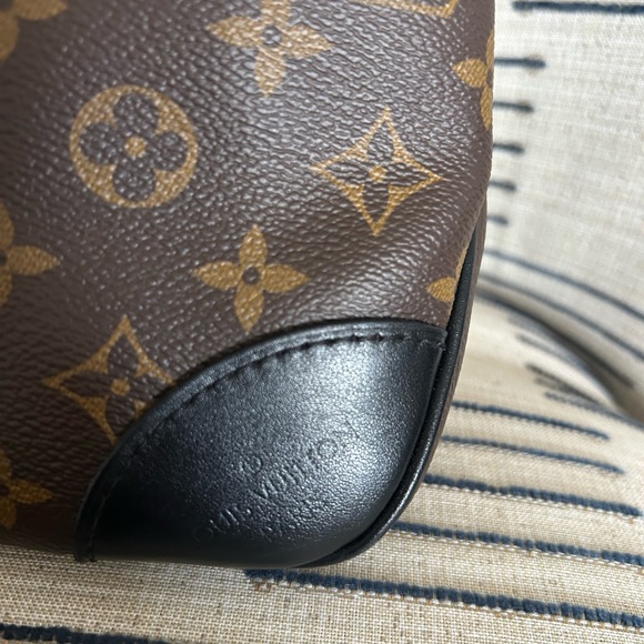Authentic Louis Vuitton Boulogne - Picture 2 of 6